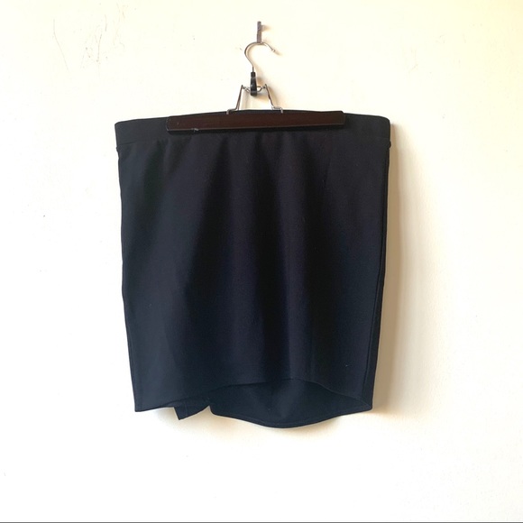 H&M Versatile ruffled black stretch mini skirt Large NWT Above the knee length - Picture 2 of 3